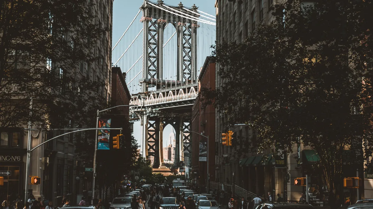 The Scent of Concrete and Cashmere: What to Wear in New York City in 2026
