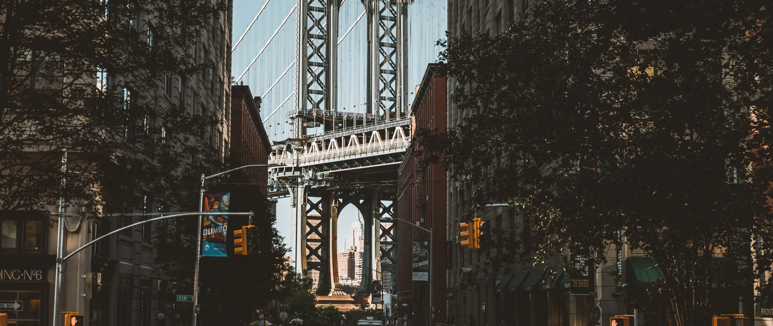 The Scent of Concrete and Cashmere: What to Wear in New York City in 2026