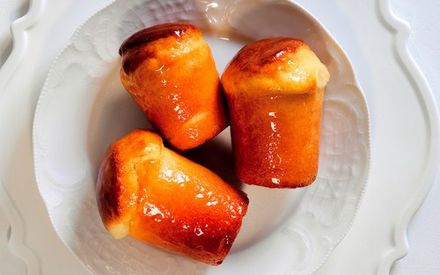 Baba (Italian dessert)